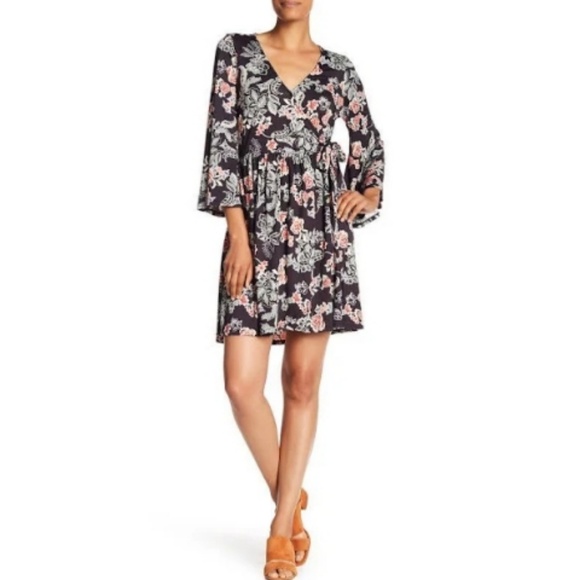 BOBEAU Faux Wrap Black Floral Print Dress
XS - Picture 2 of 8
